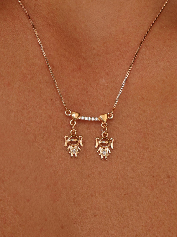 Colar Pingente Filhas Cravado Brilhante Banhado Ouro 18k