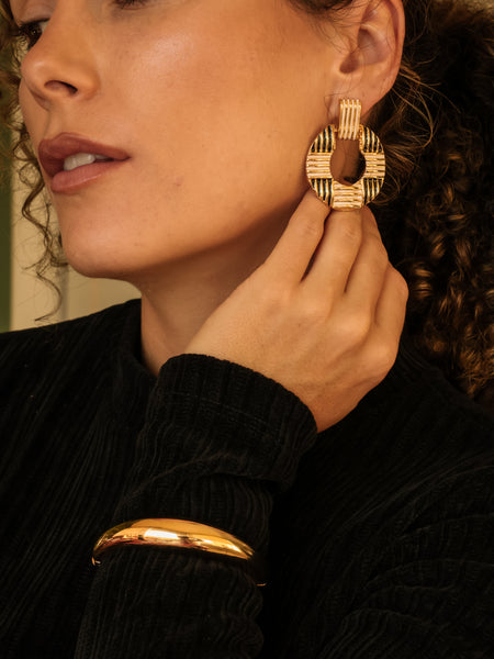 Brinco Bali Circular Geométrico Semijoia Banho Ouro 18K