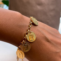 Pulseira com medalhas os 10 mandamentos e número romanos