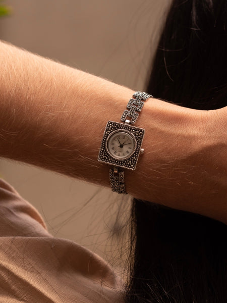 Relógio Feminino Prata 925 com Marcassitas Caixa Quadrada