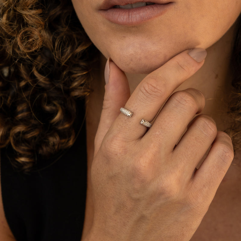 Anel Ajustável Meio Cravejado P925