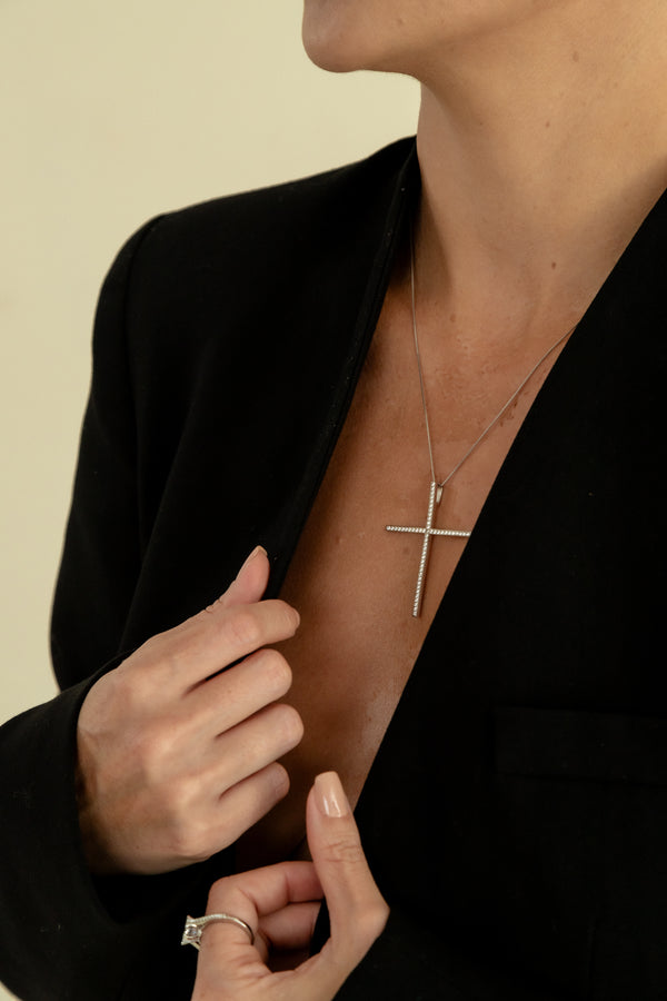 Colar Cruz cravejada P925