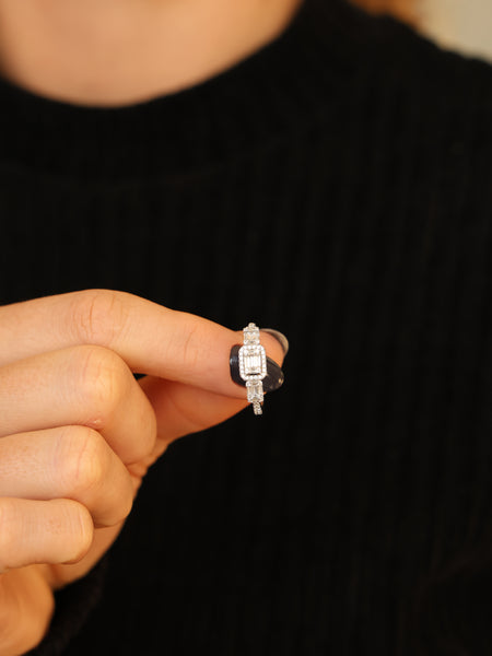 Anel Solitário Baguete Prata 925 Ródio Branco Zircônias Cristal