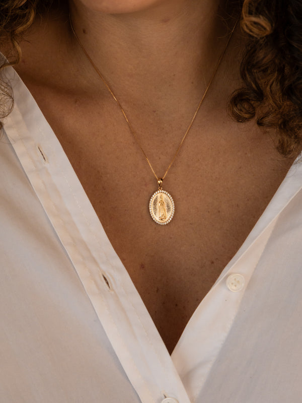 Colar Medalha Nossa Senhora de Fátima Banhado Ouro 18K Zircônias
