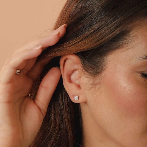 Brinco Ponto de Luz Moissanite 5MM(1.0CT) P925