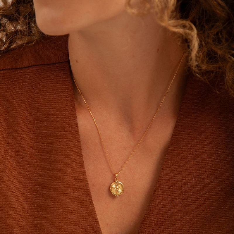 Colar Medalha Divino Espírito Santo Ouro Amarelo 18k