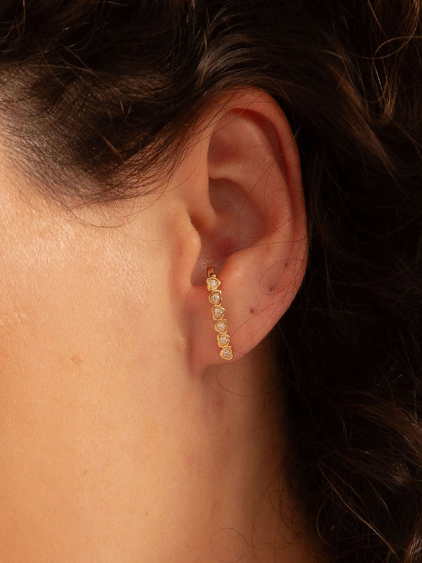 Brinco Ear Hook Coração Cravado Cristal