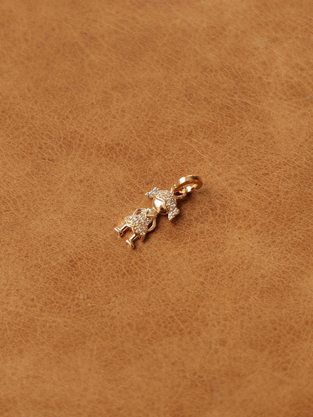 Pingente Menina Cravejado Banho Ouro 18k Zircônias