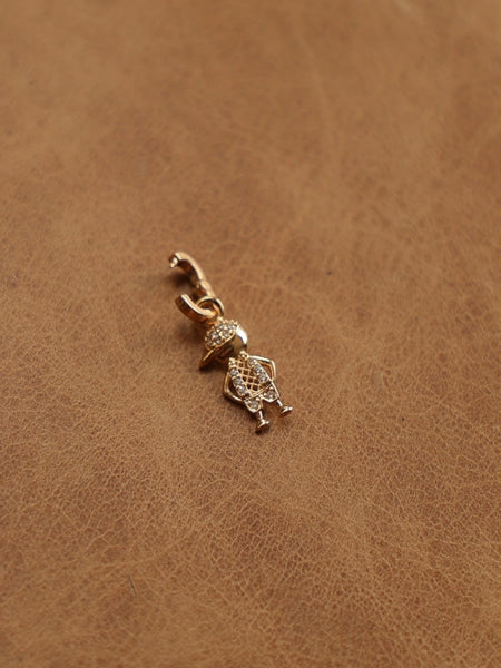Pingente Menino Cravejado Banho Ouro 18k Zircônias